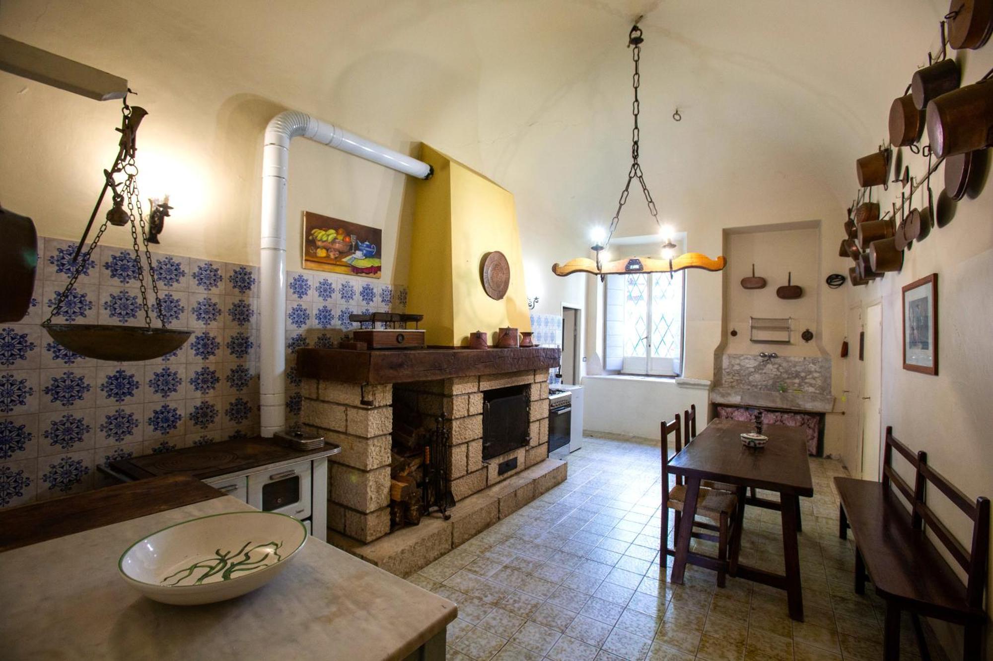 Entire Private Floor In An 1800s Frescoed With Historic Park - Mastrangelo Holiday home Colli del Tronto