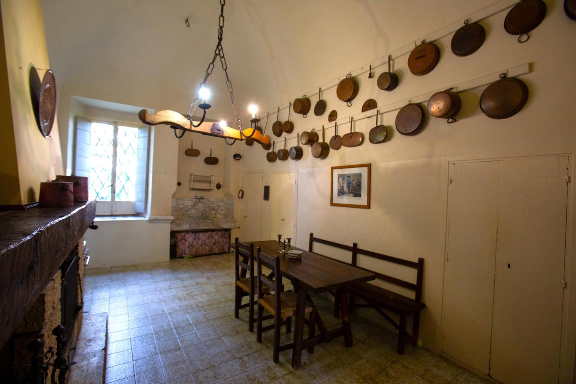 Entire Private Floor In An 1800s Frescoed With Historic Park - Mastrangelo Colli del Tronto