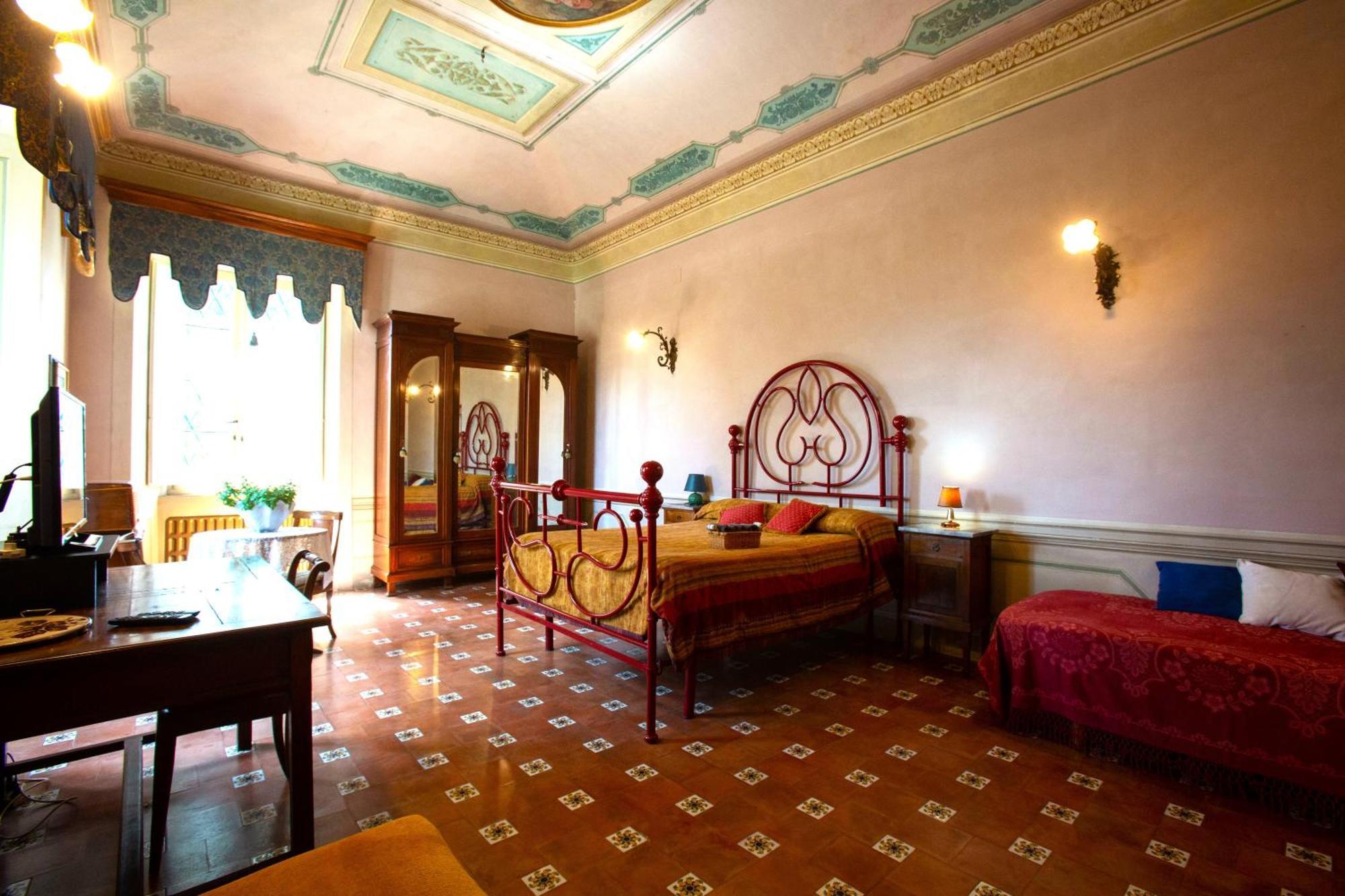 Сasa de vacaciones Entire Private Floor In An 1800s Frescoed With Historic Park - Mastrangelo Colli del Tronto