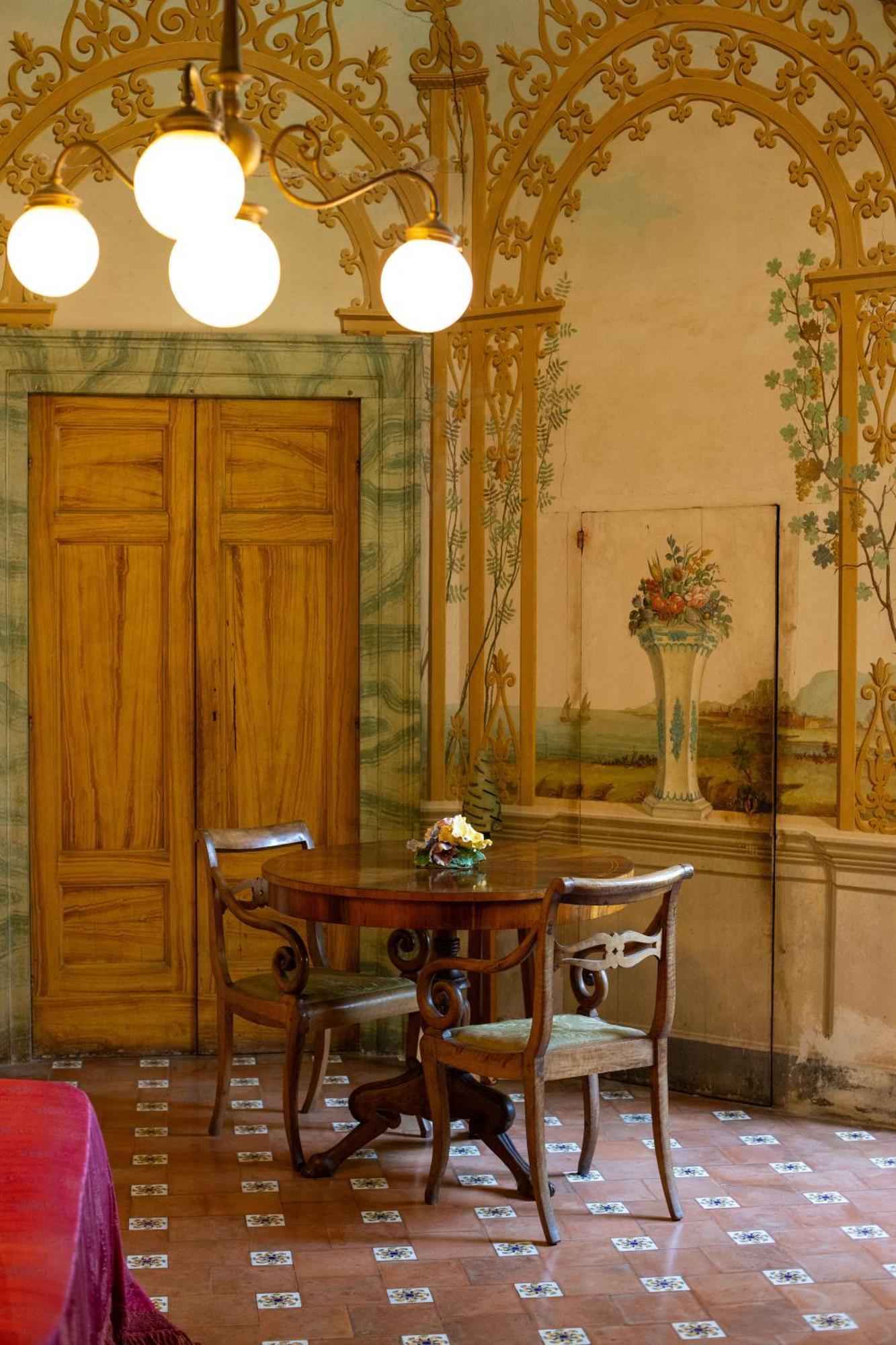 Entire Private Floor In An 1800s Frescoed With Historic Park - Mastrangelo *